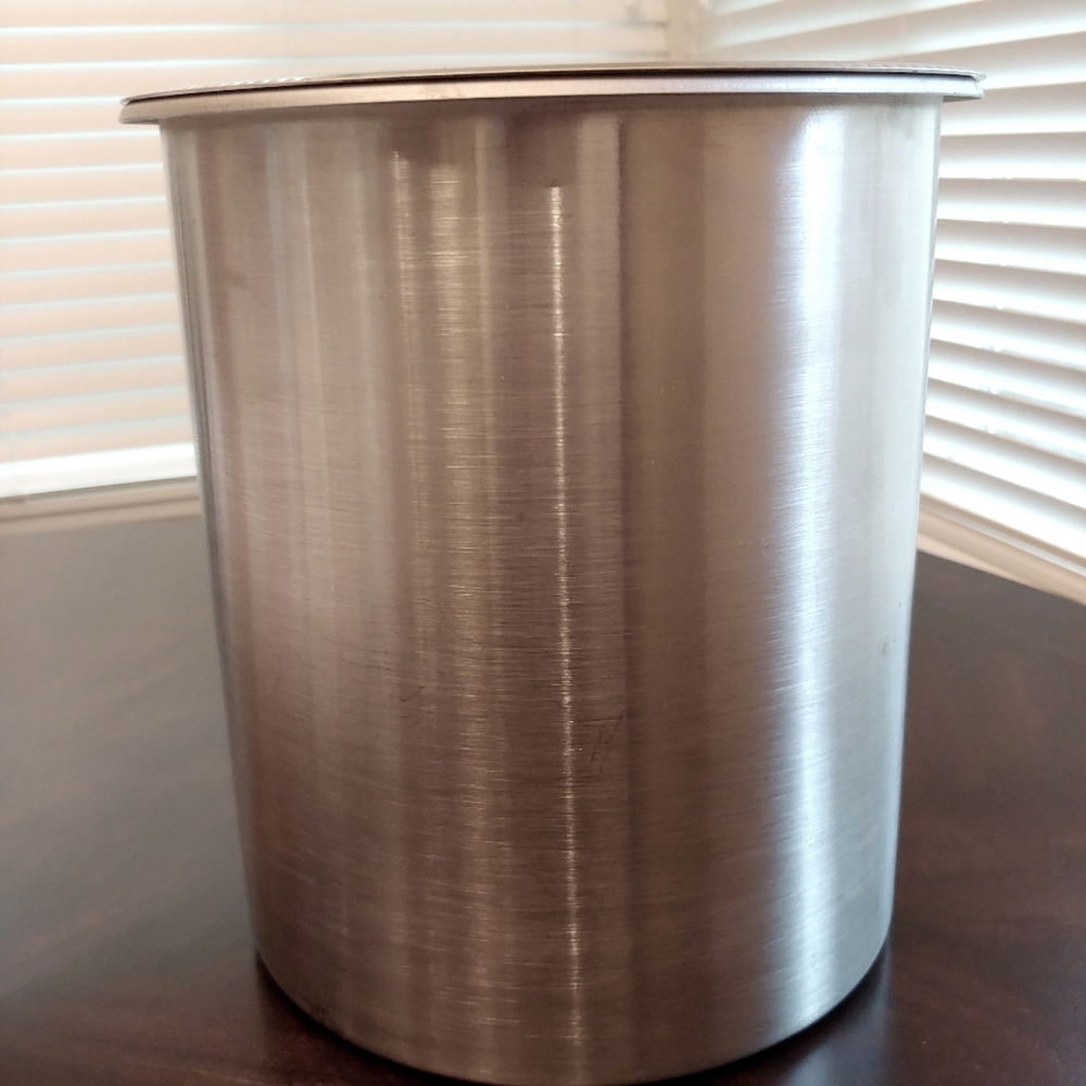 Stainless steel beaker with cover